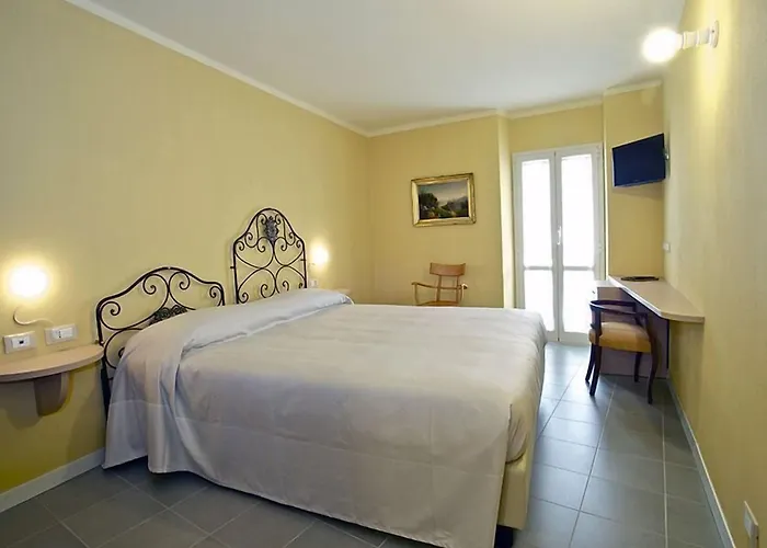 Della Maria 4*