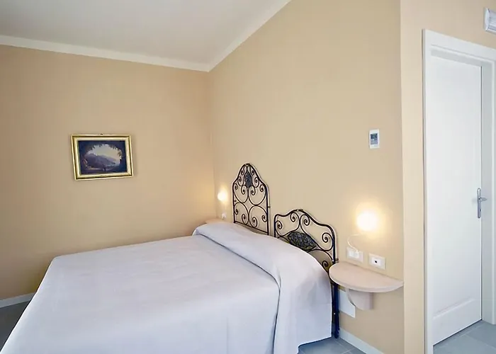 Della Maria 4*